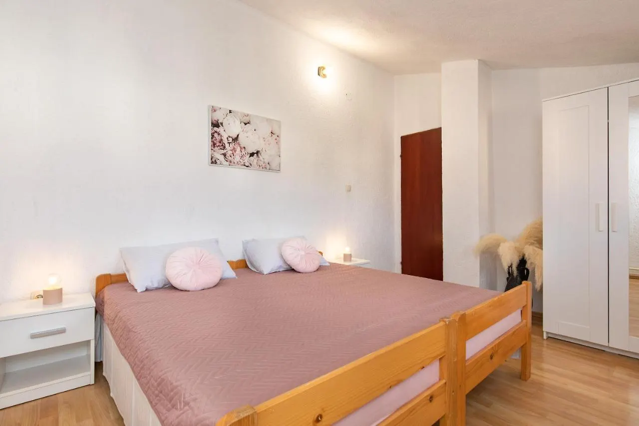Apartment Apartman Umpa Omisalj