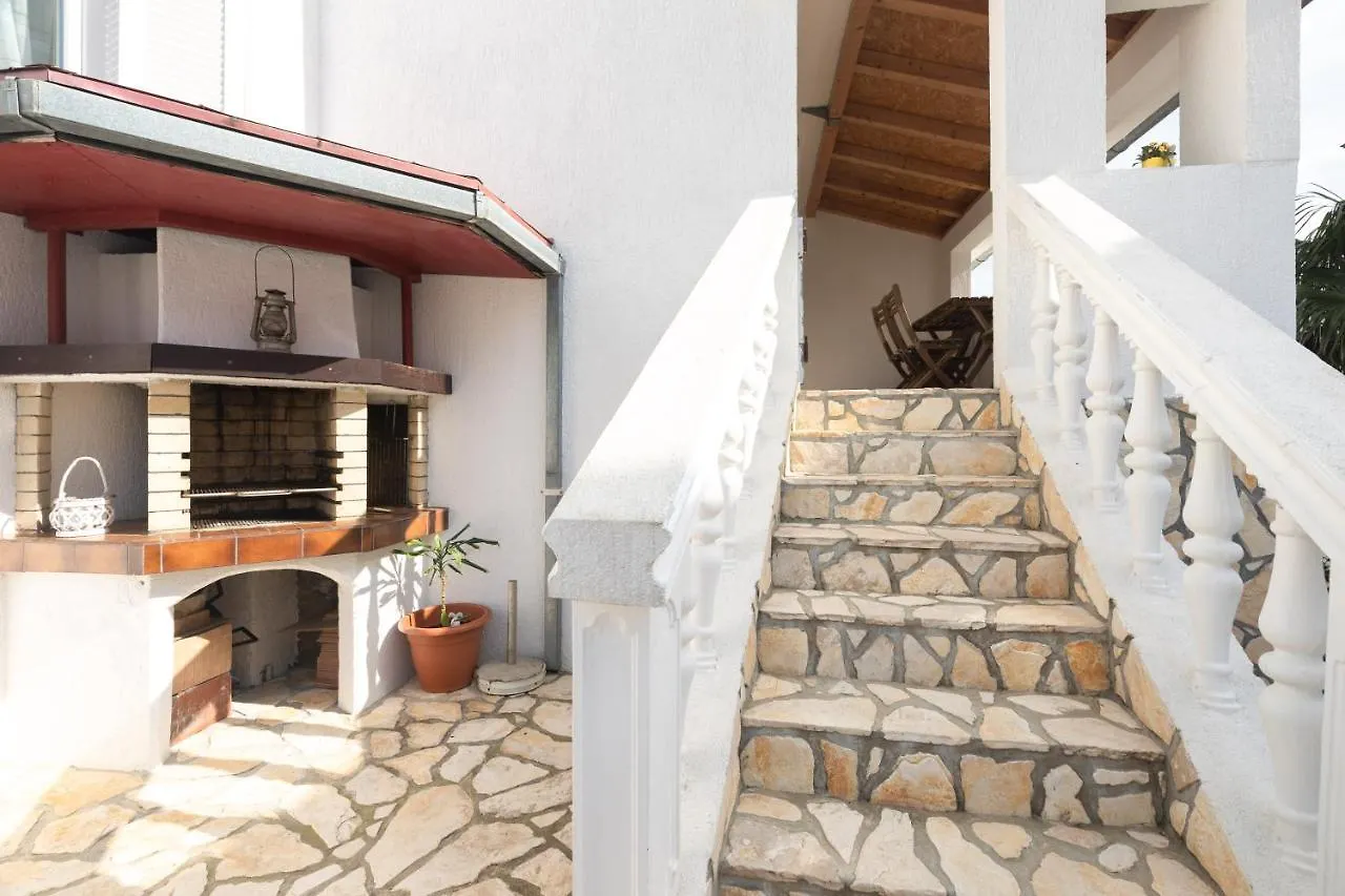 Apartment Apartman Umpa Omisalj Croatia